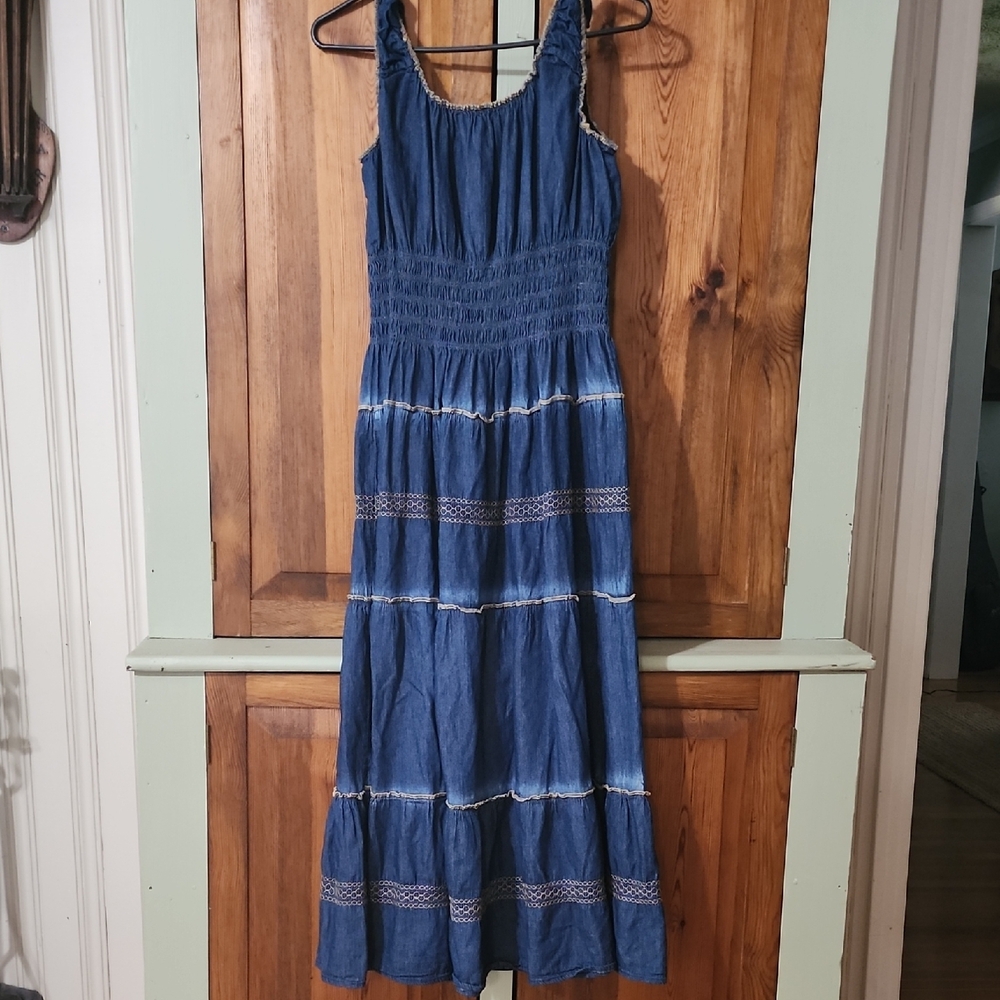 Chic Denim Blue Maxi Dress with Button Accents - Picture 3 of 7